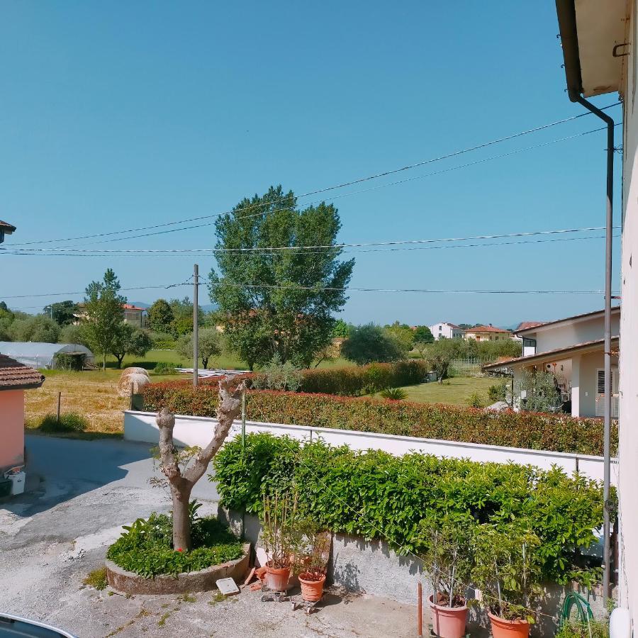 Agreable Maison En Triplex Avec Cours Interieure En Campagne Lucca Eksteriør billede