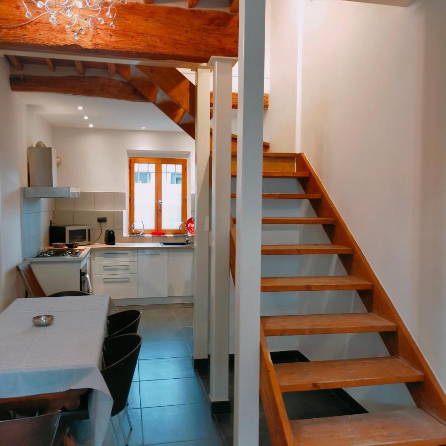 Agreable Maison En Triplex Avec Cours Interieure En Campagne Lucca Eksteriør billede